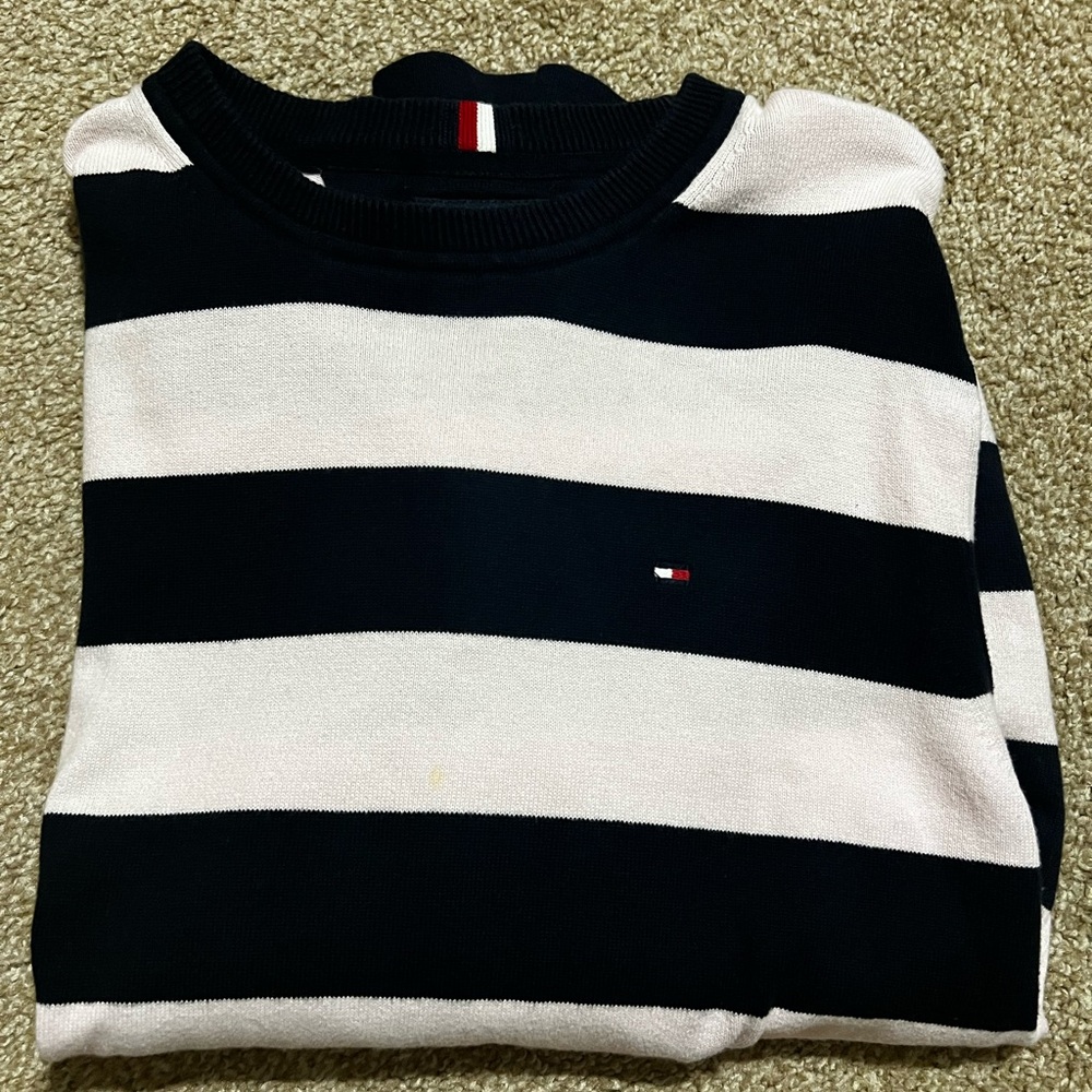 Pink & Navy Tommy Hilfiger sweater. Like new. Mens Size medium